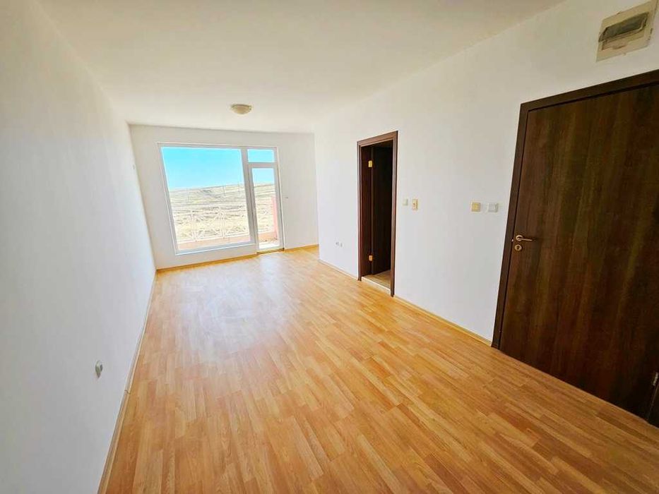 Двустаен необзаведен апартамент в комплекс ”Sunny Day 6”