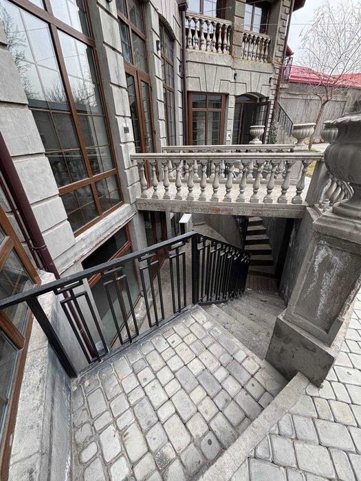 СРОЧНО !! Продаётся участок в Яшнабаде 6 соток фасад 45 метр