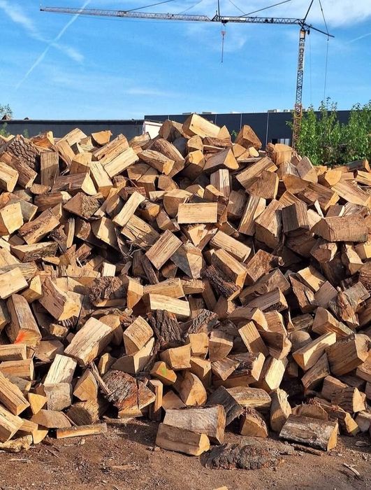 Vând lemne și deseuri la preț convenabil