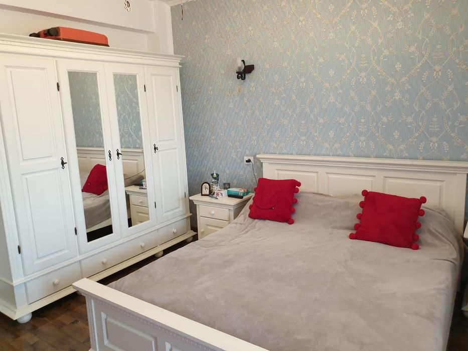 Apartamemt 3 camere vedere la lac 70 metri