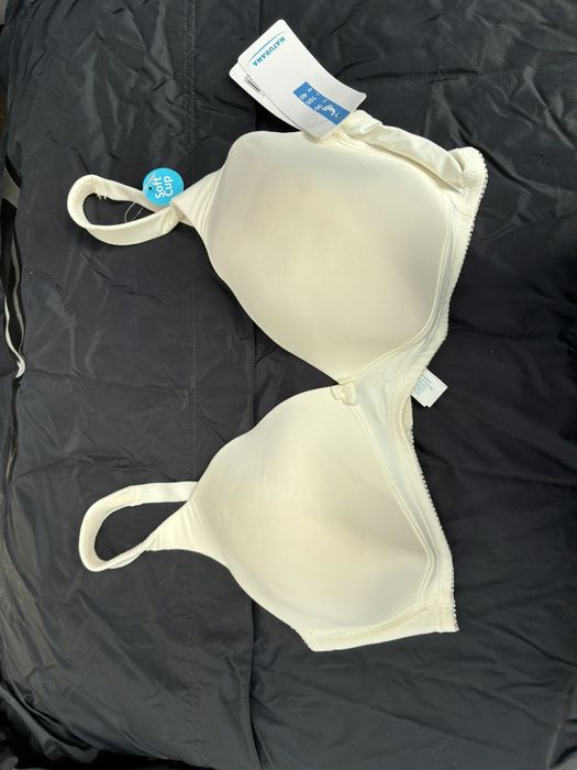 Здравейте предлагам сутиени български