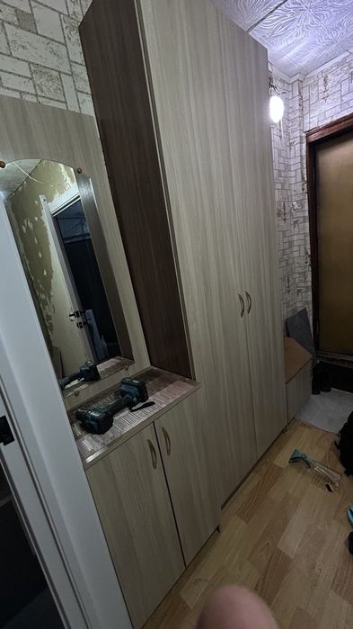 Продам шкаф зеркало пуфик вешалка