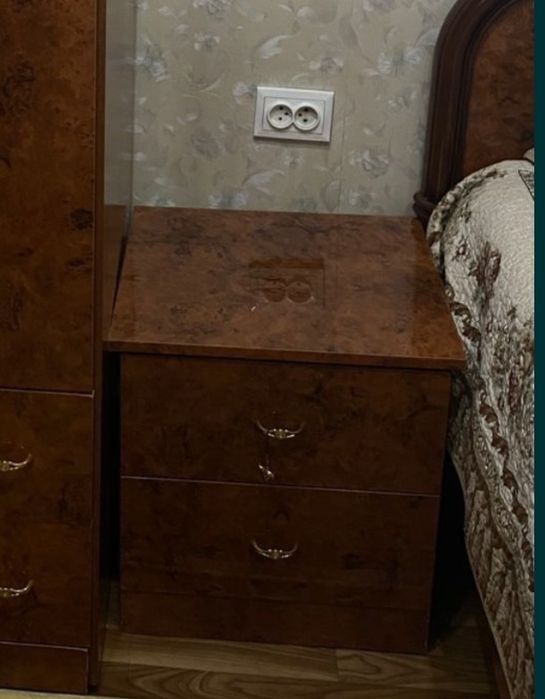 Продаётся кровать, тумба и комод