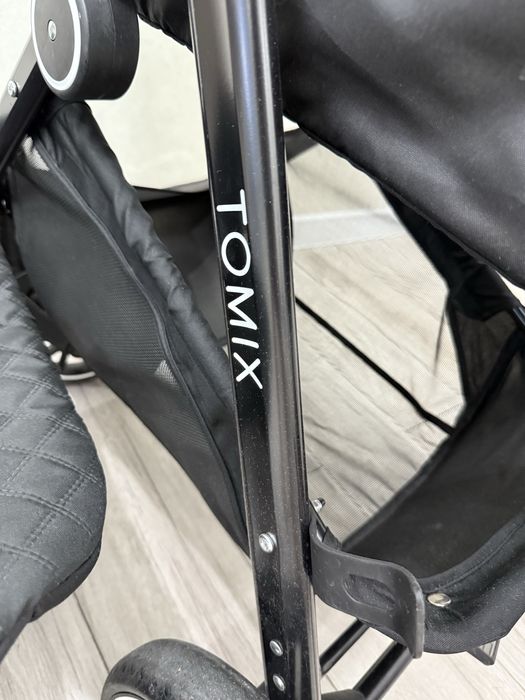 Продам почти новую коляску Tomix