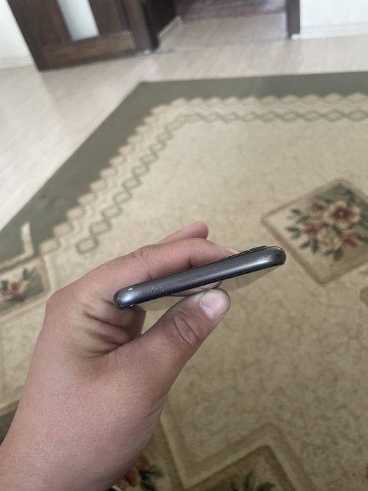 Продам айфон 11