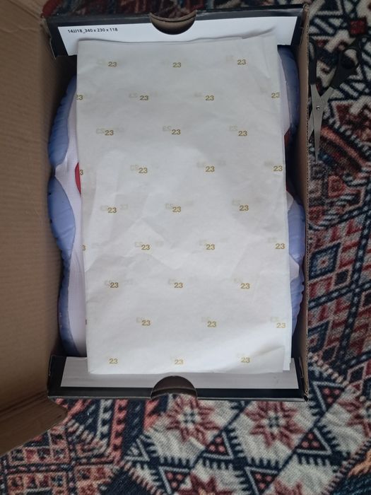 Джорданы 11 красное-белые