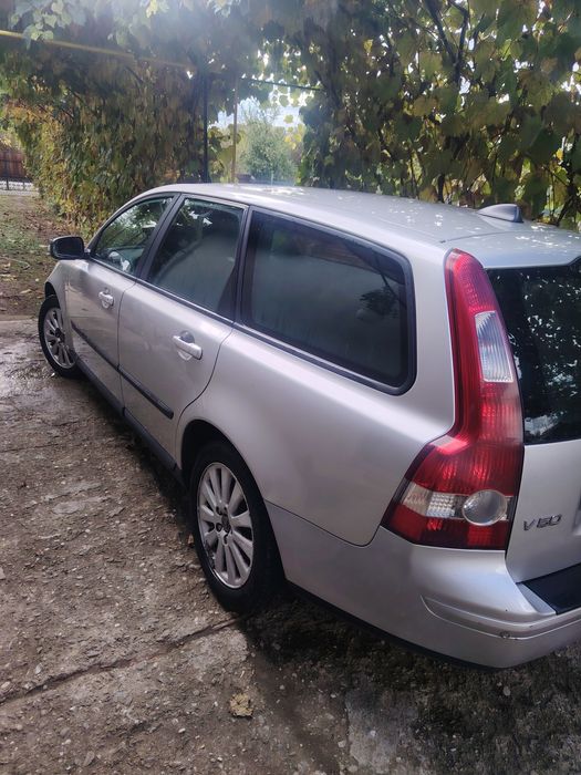 Vând Volvo V50 1.6 diesel anul 2007,proprietar, preț 1800 negociabil. Ploiești, 0726726819