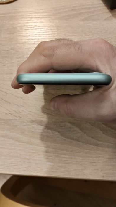 iPhone 11 verde deschis
