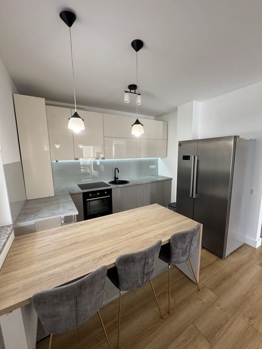 Inchiriez apartament Floresti