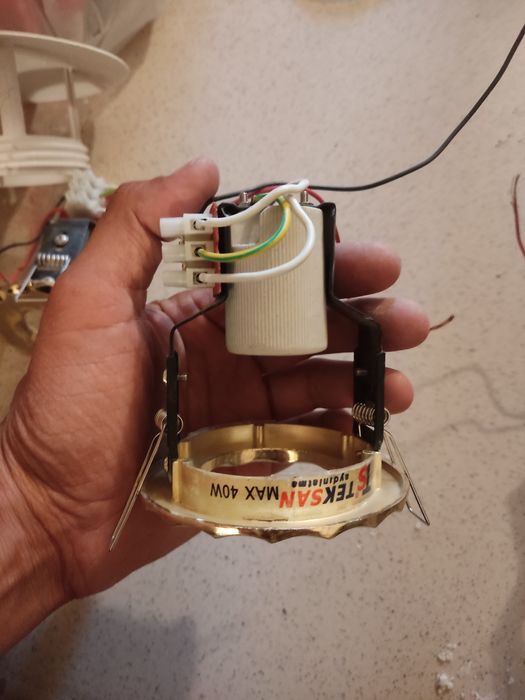 Продам точечные светилники.