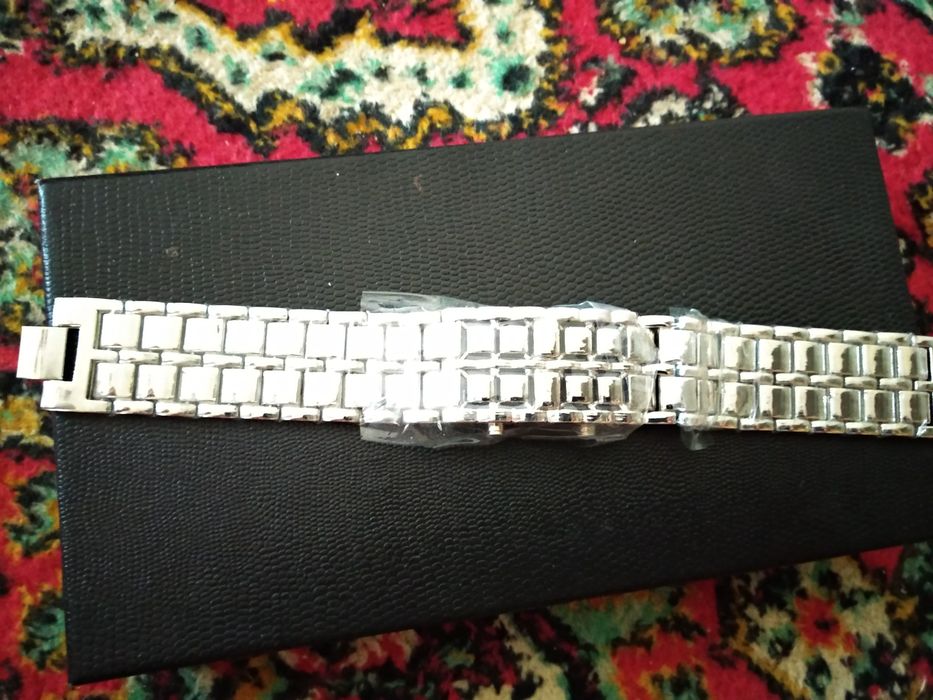 Часы наручные электронные