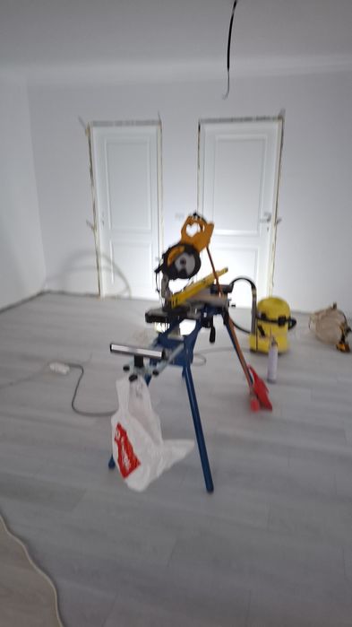 Montez uși de  interior si usi metalice