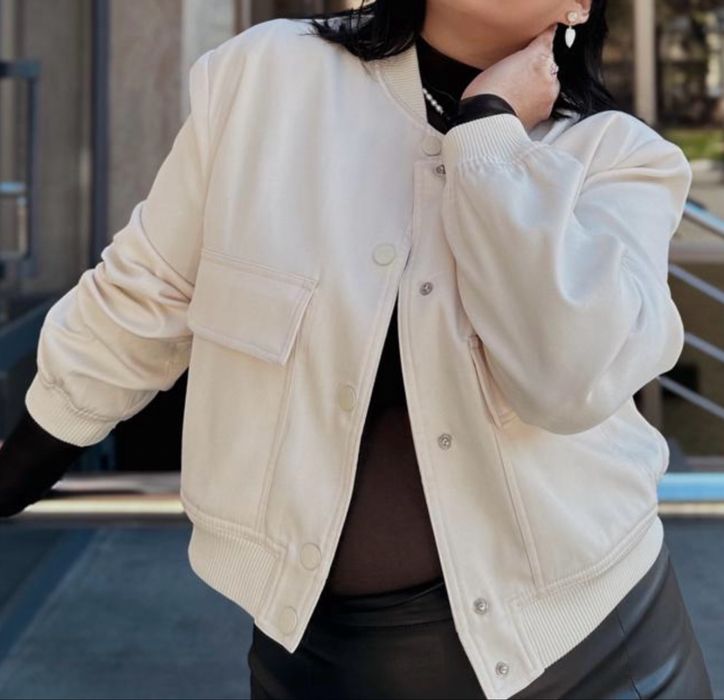 Продам бомбер буу