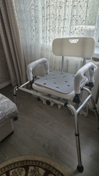 Продам стульчик для купания