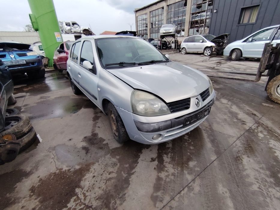 Bara fata Renault Clio 2003 1.1 MT (60 hp)