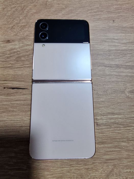 Vând Samsung Z  Flip 4 256gb