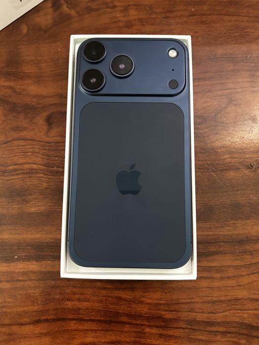 Iphone Xr в корпусе 17 Pro Max