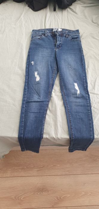 Продавам различни модели дънки и два чифта на Bershka