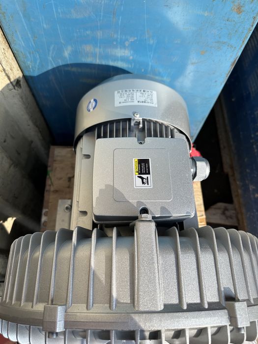 Промышленый вакумный насос