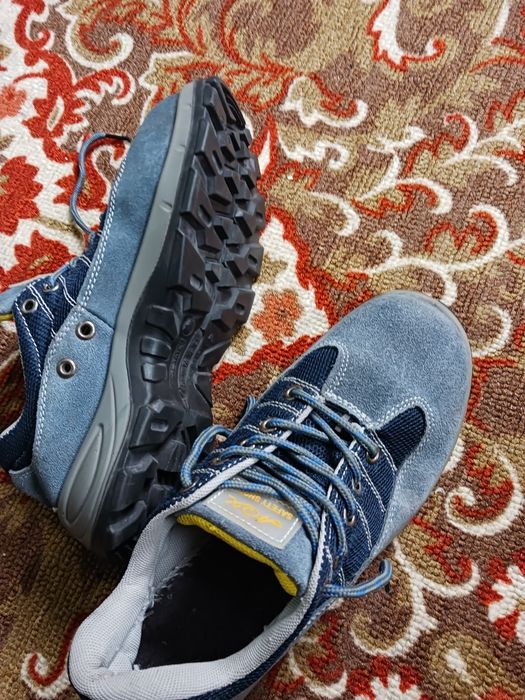 Продам спецобувь летнюю,замша!