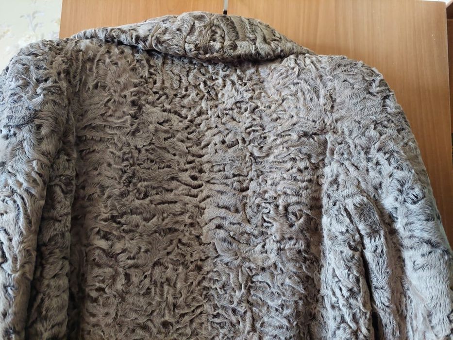 Продается шуба каракуль