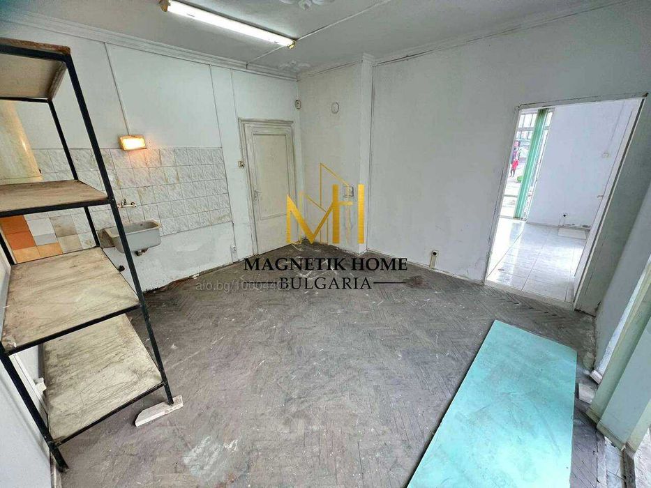 Голямо ъглово помещение с 3 отделни стаи срещу ”Краснодар”