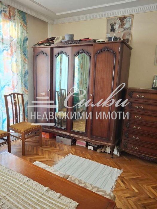 Тристаен ТУХЛЕН апартамент на предпочитан ТРЕТИ ЕТАЖ – кв. Център