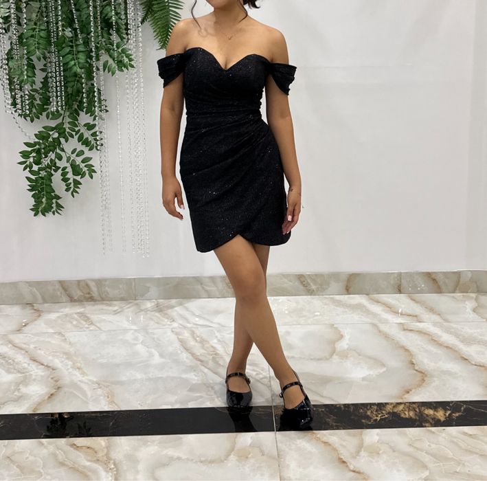 Продается вечернее,черное,короткое платье