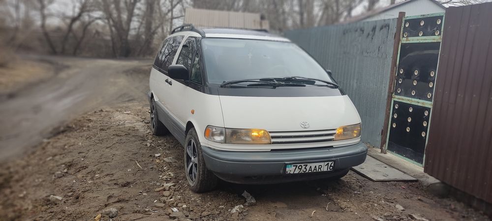 Продаю Тойота превия 1995год