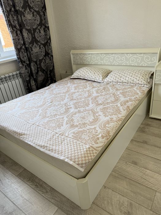 Спальный гарнитур продам