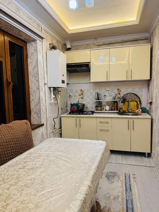 Ko'p qavatli uylarning,7-qavatidagi 2 xonali xonadon sotiladi