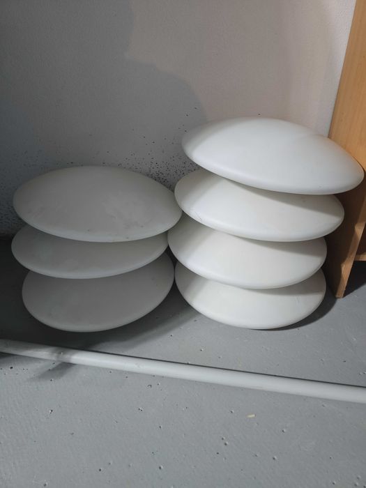 Capace plafonieră din sticlă albă – 7 bucăți, stare bună
