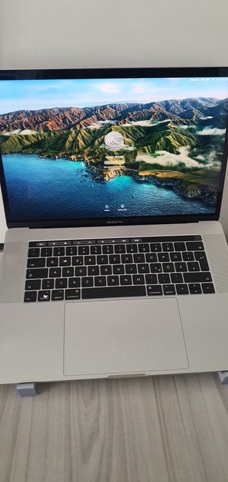 MacBook Pro 15" 2017 | 16GB RAM | 512GB SSD