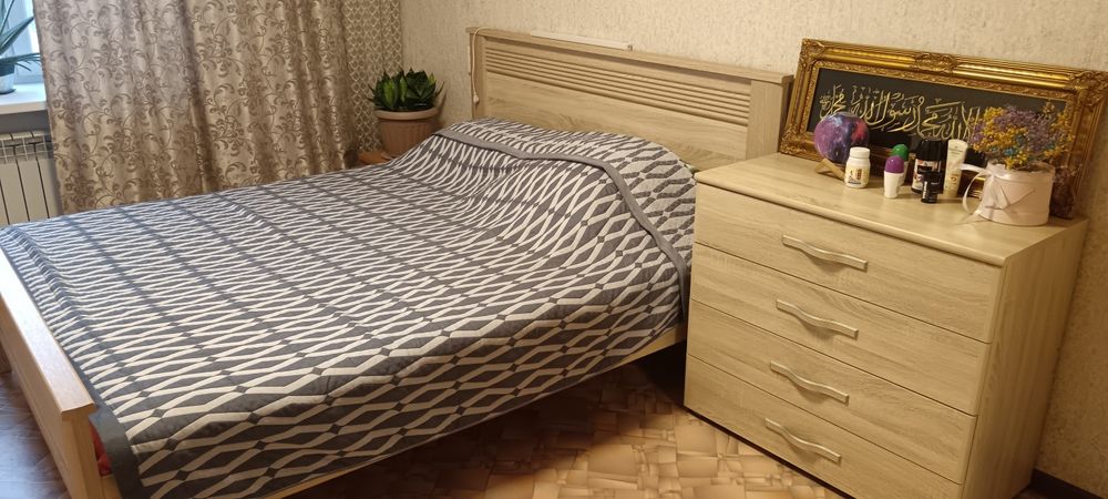 Продается спальный гарнитур