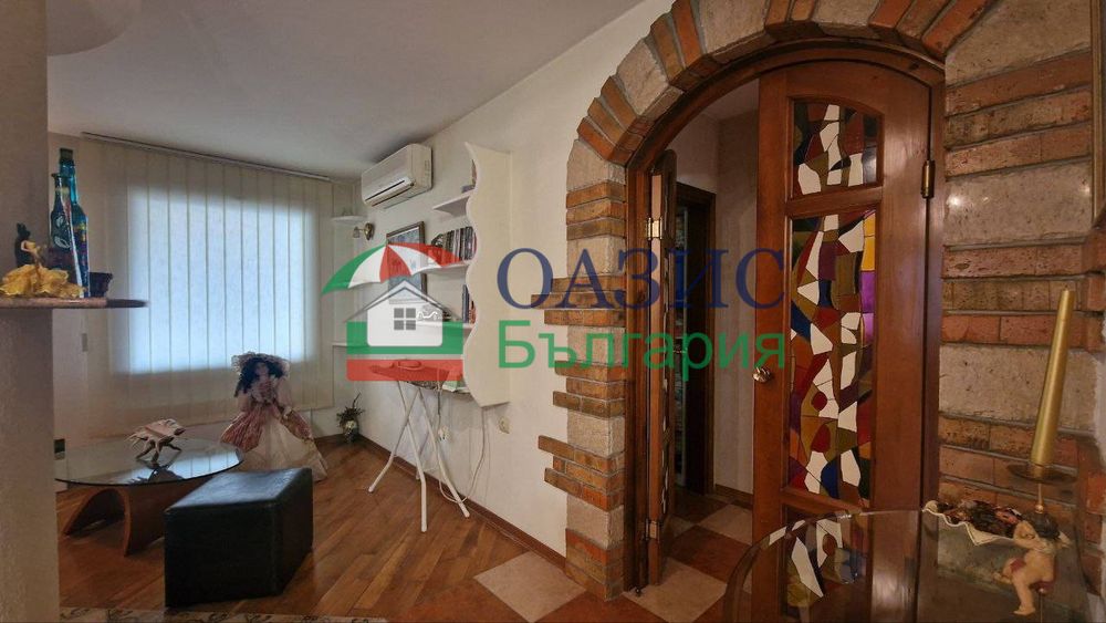 Тристаен апартамент с камина, Несебър, България, 120 кв. м. + гараж
