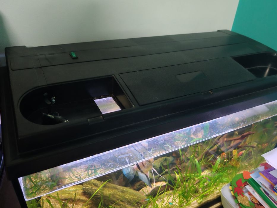 Vând acvariu 126 l eheim cu filtru extern