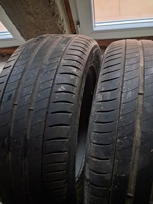 Две гуми MICHELIN 225/55/R16   99W и две PIRELLI 185/60 R15 88H