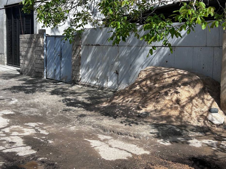 Шахар марказида ер нархида ховли жой сотилади.