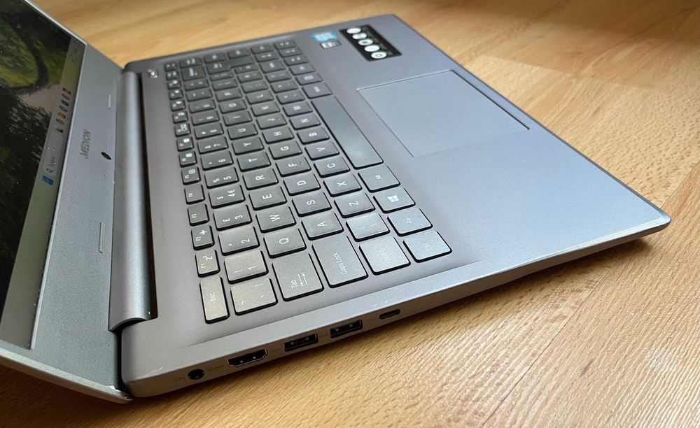 Medion i7-8565u 512gb 15.6 FHD ips laptop лаптоп