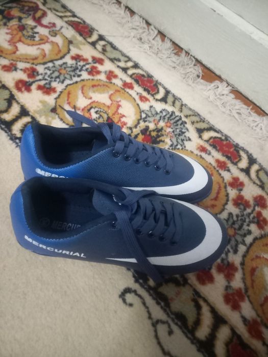 Срочно продам сороконожки 38