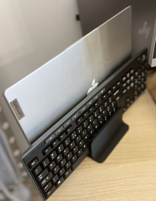 Suport dublu pentru laptopuri, tablete, tastaturi