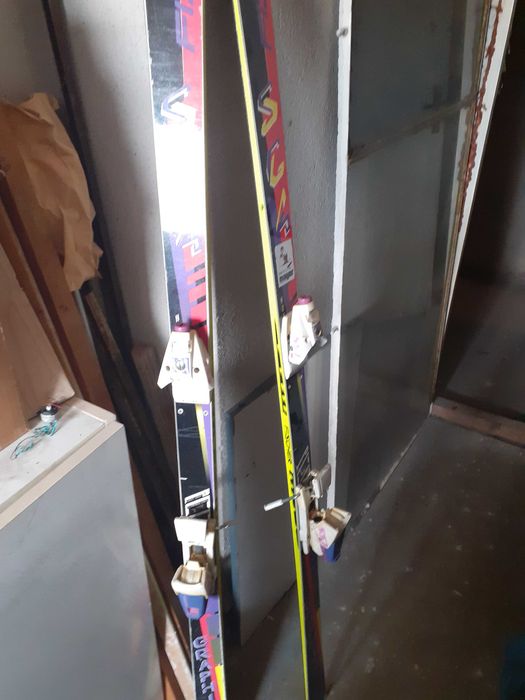 Продавам запазени ски Fisher с щеки