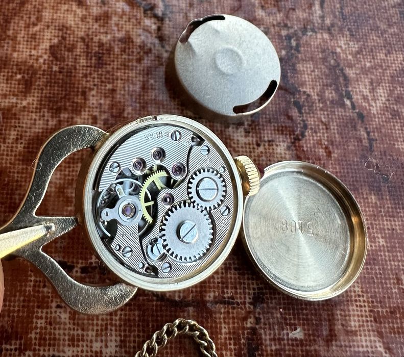 Винтидж дамски механичен часовник колие с рубин – мини часовник