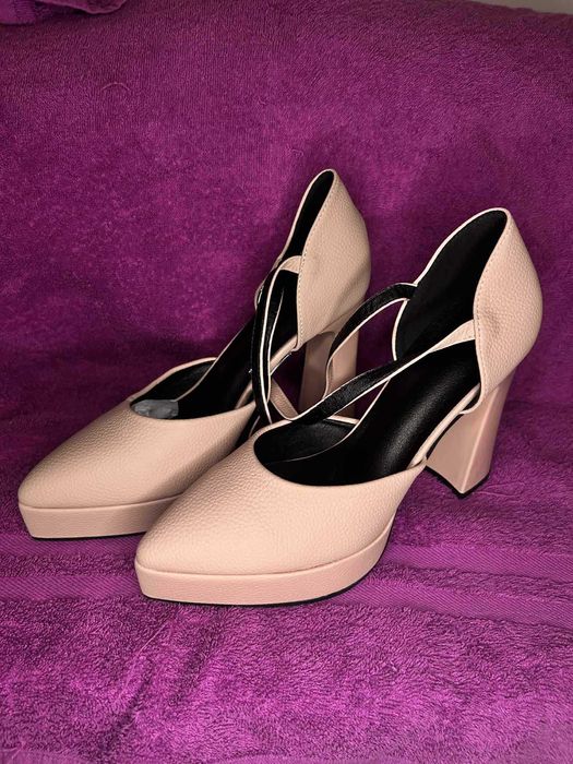 Ботуши и обувки с ток