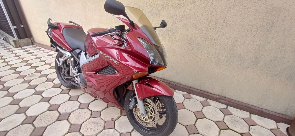 Honda VFR800 v-tech