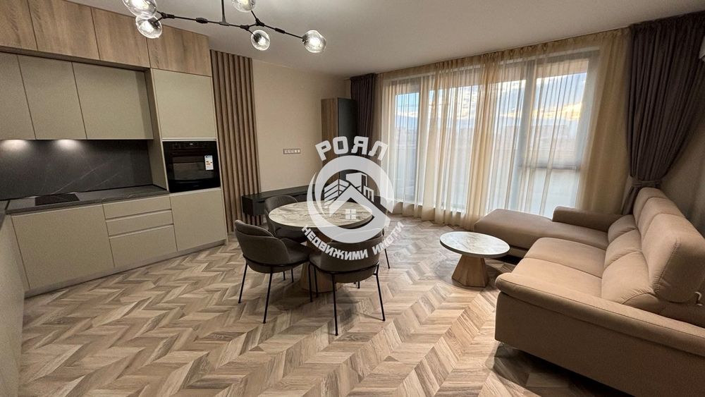Продава се Тристаен апартамент в Пловдив, Христо Смирненски - 111 кв.м за 1711 €/кв.м - Снимка #1