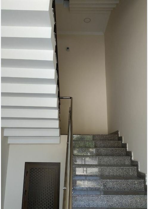 Чорсу Сдаётся 6 комнатный офис не далеко от метро.доступ 24/7