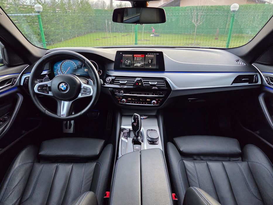 BMW SERIA 5  520d G30/ M PACKET 190cp
* 2017
* 180.000 reali
* Motor d