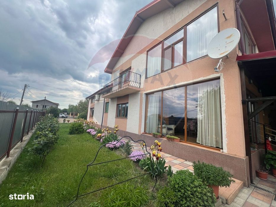 Casă / Vilă 7 camere Garoafa