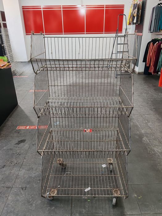 Suporți haine,rafturi